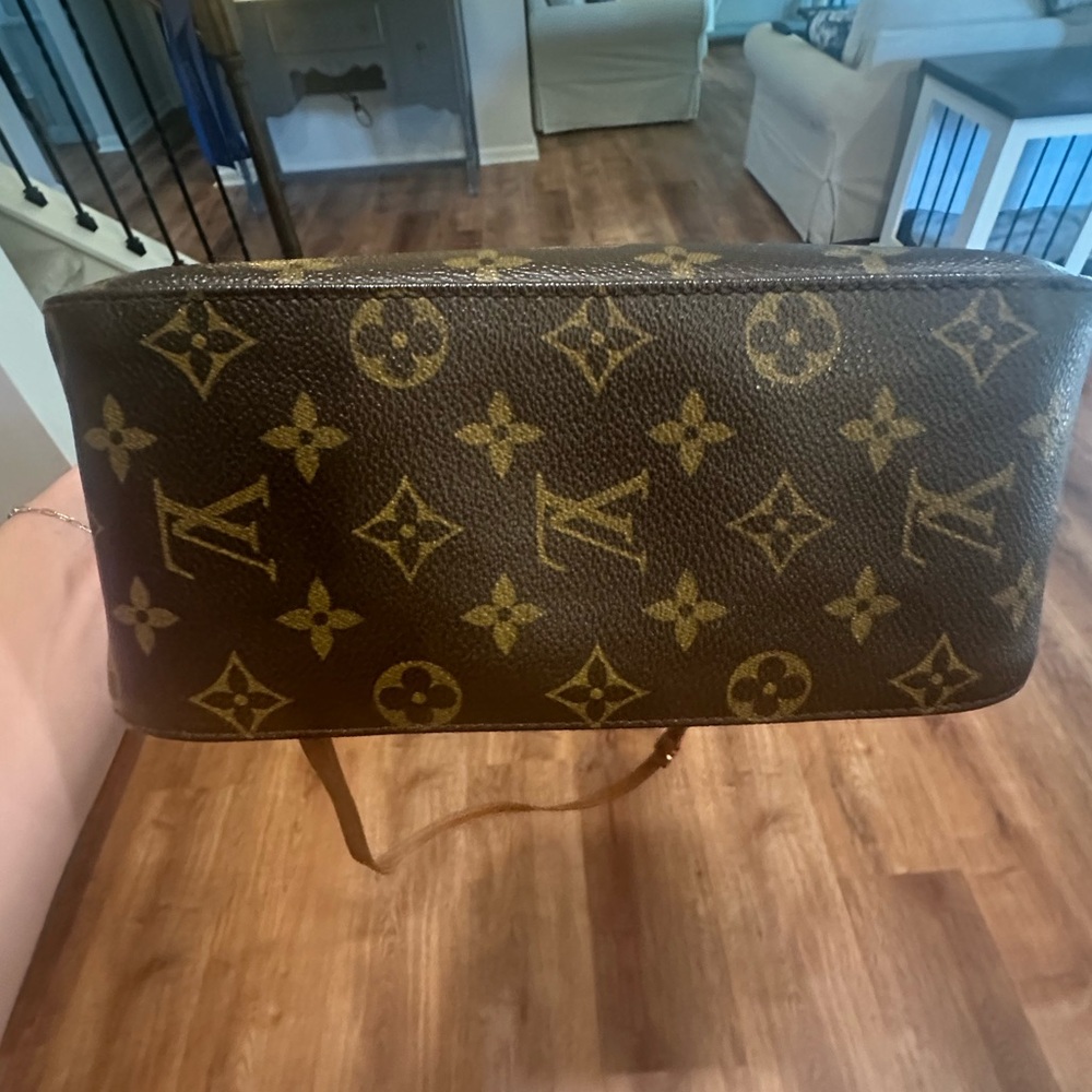 Louis Vuitton Looping MM - Picture 12 of 14